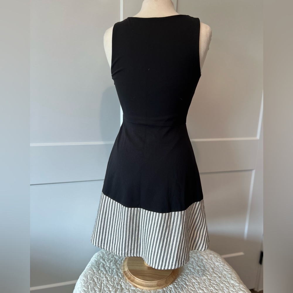 Eva Franco Anthropologie Strata Fit Flare Solid Black Striped Hem Dress Size 4 - Picture 4 of 6